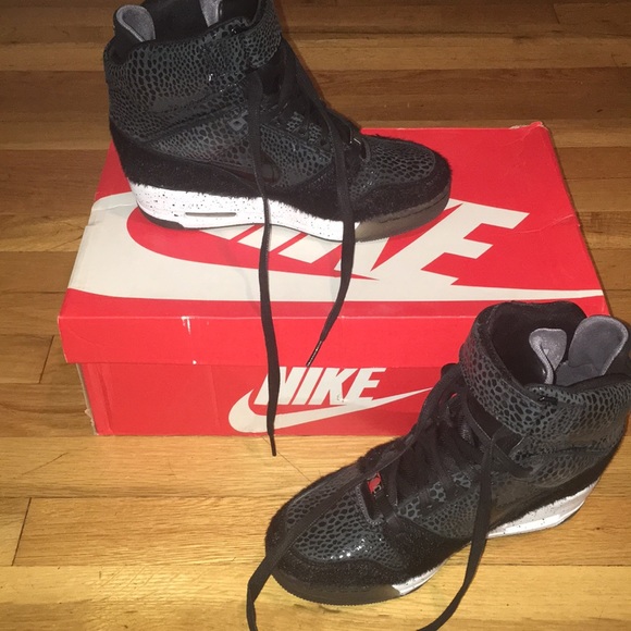 nike air revolution sky hi black